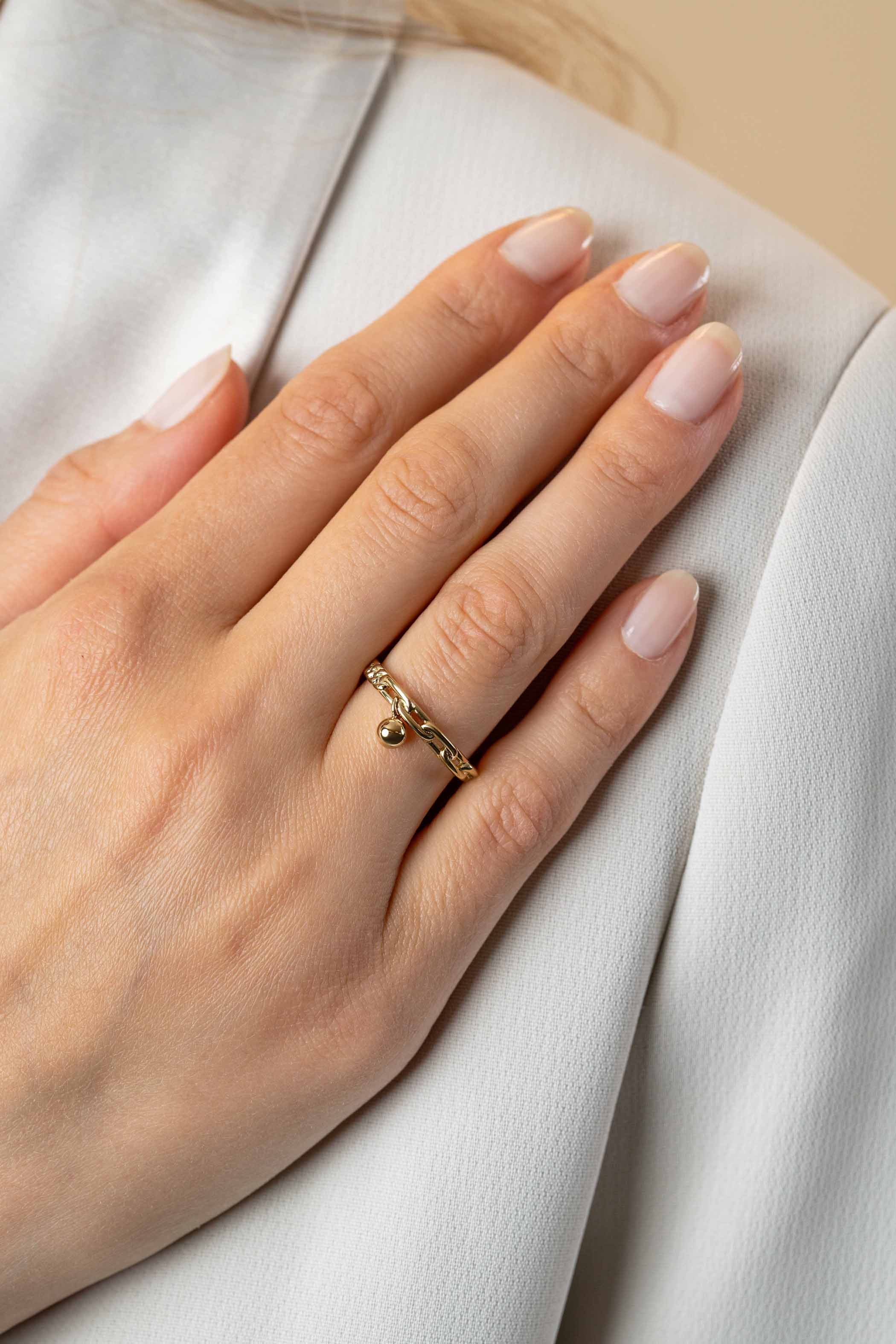 ZINZI gold plated zilveren ring met gourmet en paperclip schakel en bolletjes hanger ZIR2521G