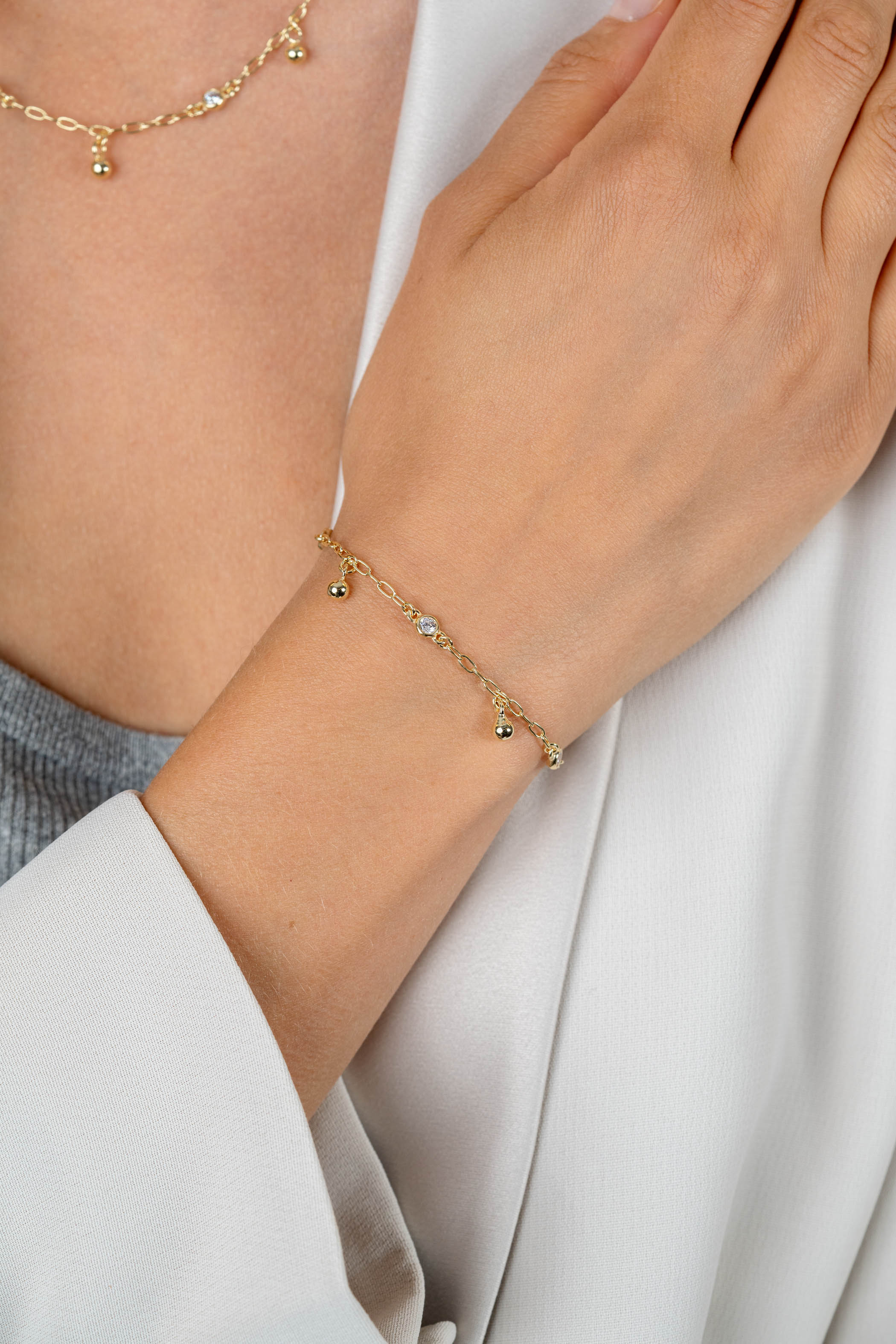 ZINZI gold plated zilveren schakel armband 9mm breed met witte zirkonia's en gladde bolletjes 17-19cm ZIA2658