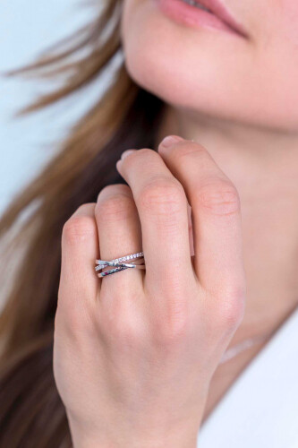 ZINZI zilveren luxe cross-over ring glad met witte zirconia's ZIR1774