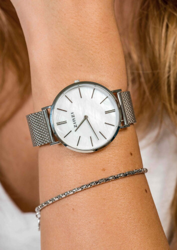 Zinzi Retro horloge witte parelmoer wijzerplaat met zilverkleurige wijzers en stalen mesh band 38mm extra dun ZIW417M

