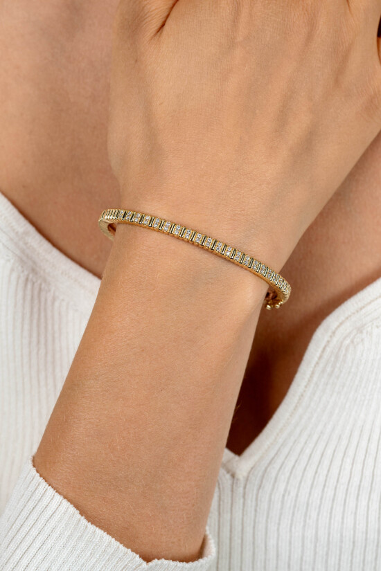 ZINZI gold plated zilveren bangle armband 4mm breed, bezet met witte zirkonia's  60mm ZIA2686Y