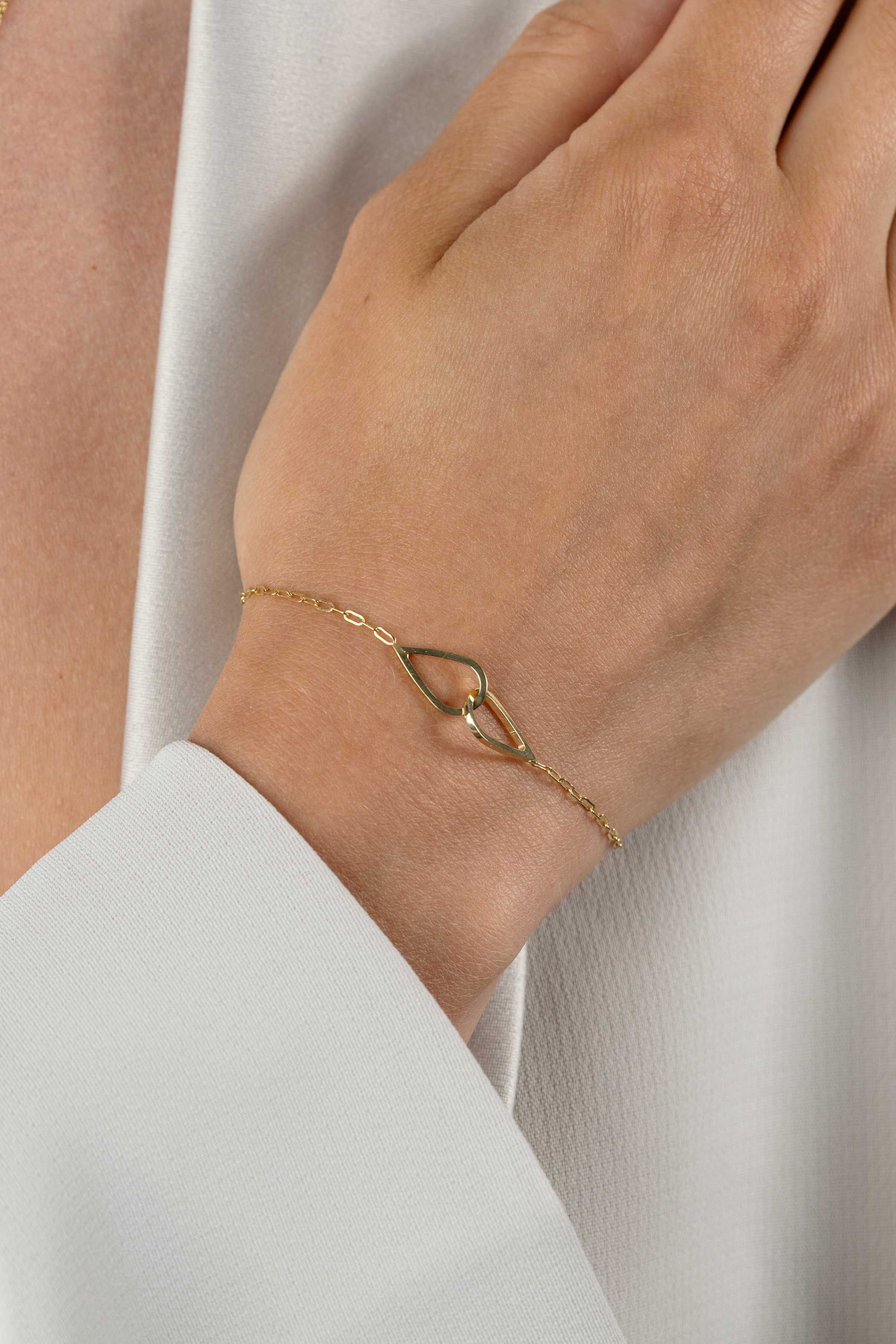 ZINZI gold plated zilveren armband met paperclip-schakels, waarbij in het midden twee druppelvormen mooi met elkaar verbonden zijn 17-20cm ZIA2634