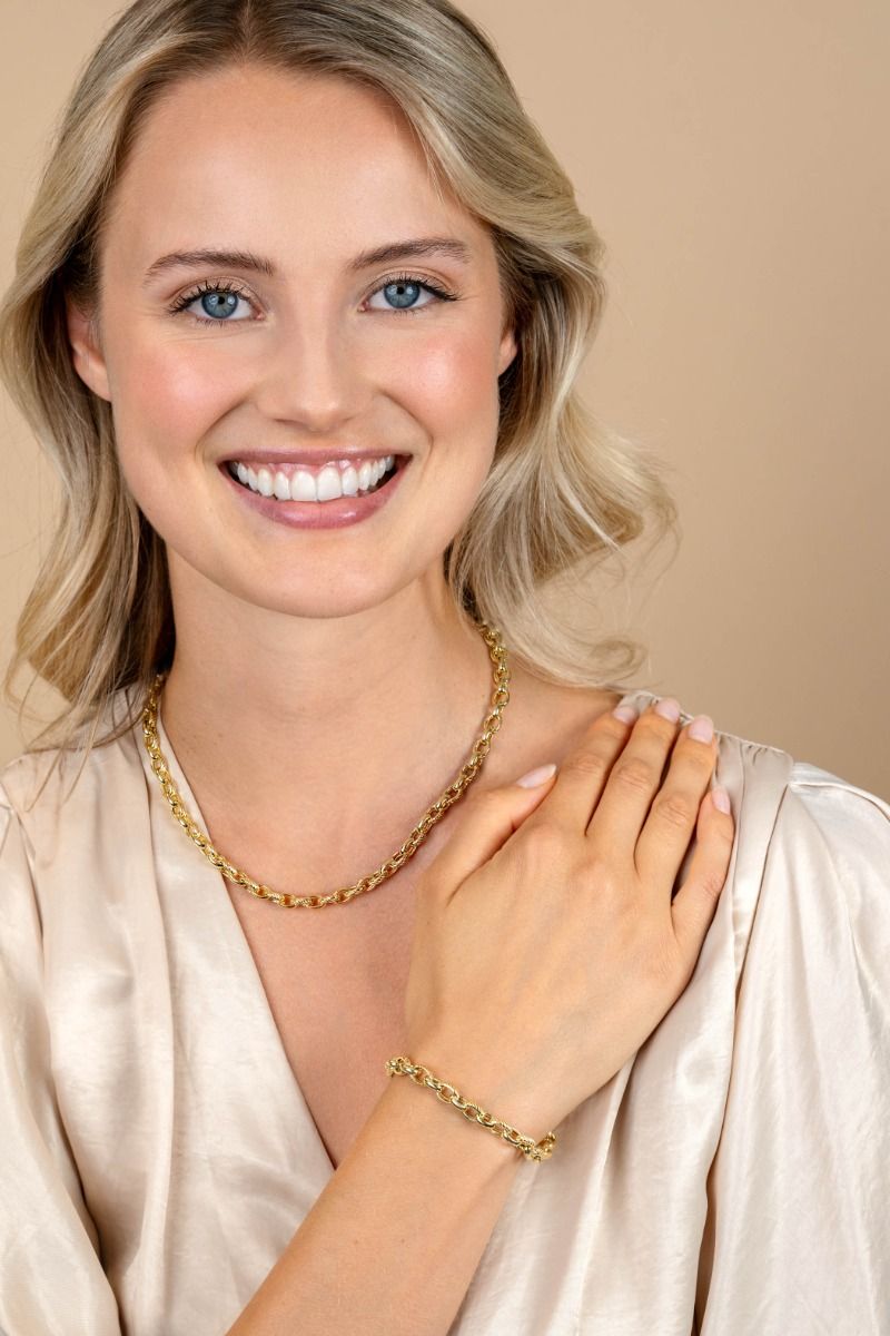 ZINZI gold plated zilveren brede schakelketting (6mm breed) met luxe jasseron schakels in glad en bewerkt 45cm ZIC2638