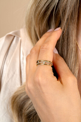 ZINZI gold plated zilveren multi-look ring (6mm breed) in golvend design bezet met witte zirkonia's ZIR2685