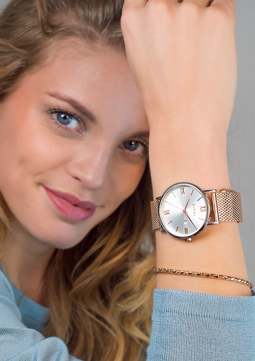 ZINZI Roman horloge zilver gekleurde wijzerplaat en kast met rosé wijzers en roségoudkleurige stalen mesh band 34mm extra dun ZIW512MR